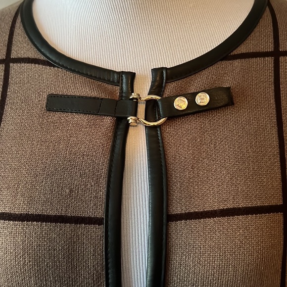 Brown and black poncho - Picture 2 of 9